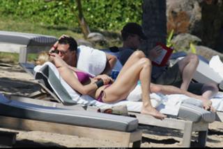 Uma Thurman feet photo thumbnail