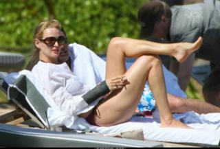 Uma Thurman feet photo thumbnail