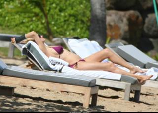 Uma Thurman feet photo thumbnail