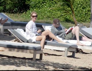 Uma Thurman feet photo thumbnail