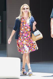 Reese Witherspoon feet photo thumbnail