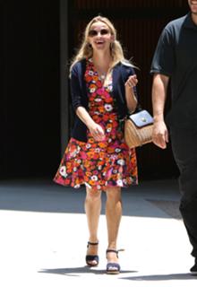 Reese Witherspoon feet photo thumbnail