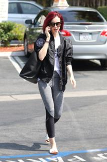 Lily Collins feet photo thumbnail