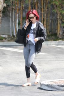 Lily Collins feet photo thumbnail