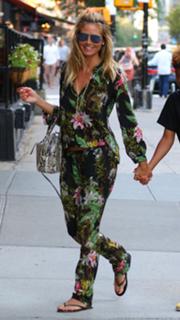 Heidi Klum feet photo thumbnail