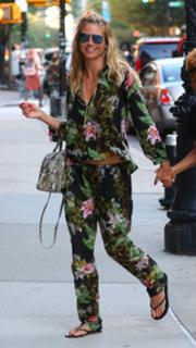 Heidi Klum feet photo thumbnail