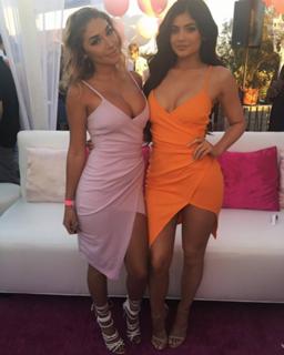 Kylie Jenner feet photo thumbnail
