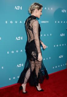 Kristen Stewart feet photo thumbnail
