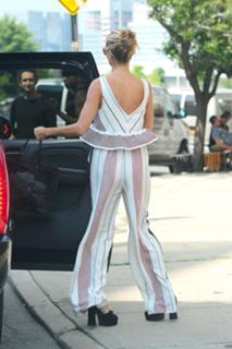 Heidi Klum feet photo thumbnail