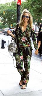 Heidi Klum feet photo thumbnail