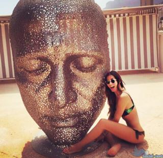 Elisabetta Gregoraci feet photo thumbnail