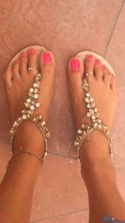 Valentina Vignali feet photo thumbnail