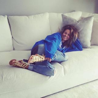Brooke Burke feet photo thumbnail