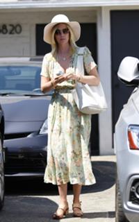 January Jones feet photo thumbnail