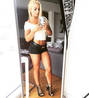 Amanda Saccomanno feet photo thumbnail
