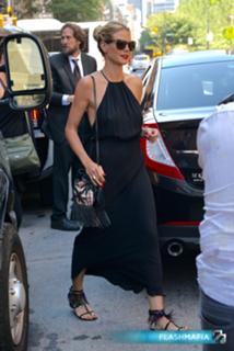 Heidi Klum feet photo thumbnail