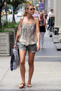 Heidi Klum feet photo thumbnail