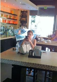 Emma Roberts feet photo thumbnail