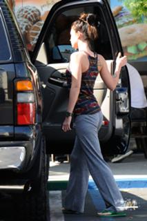 Megan Fox feet photo thumbnail