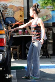 Megan Fox feet photo thumbnail
