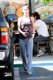 Megan Fox feet photo thumbnail