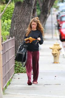 Shenae Grimes-Beech feet photo thumbnail