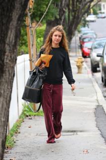 Shenae Grimes-Beech feet photo thumbnail