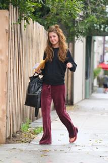 Shenae Grimes-Beech feet photo thumbnail