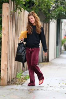 Shenae Grimes-Beech feet photo thumbnail