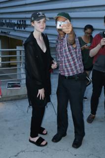 Elle Fanning feet photo thumbnail