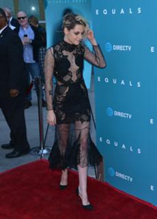 Kristen Stewart feet photo thumbnail