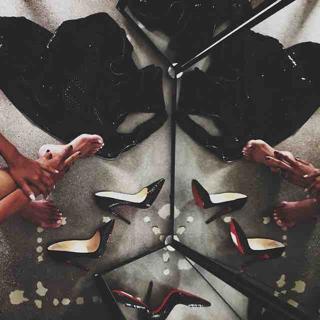 Halle Berry feet photo thumbnail