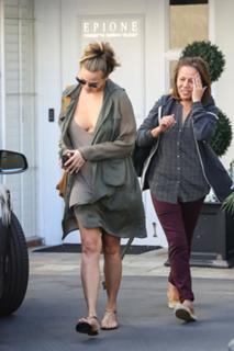 Chrissy Teigen feet photo thumbnail