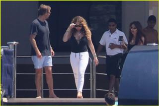 Mariah Carey feet photo thumbnail