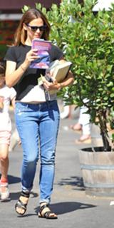 Jennifer Garner feet photo thumbnail