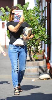 Jennifer Garner feet photo thumbnail