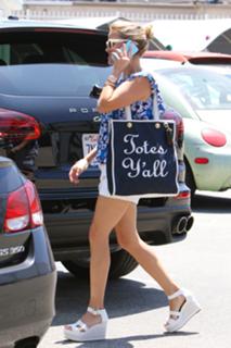 Reese Witherspoon feet photo thumbnail