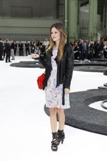 Rachel Bilson feet photo thumbnail
