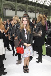 Rachel Bilson feet photo thumbnail