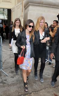Rachel Bilson feet photo thumbnail