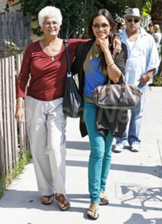 Rosario Dawson feet photo thumbnail