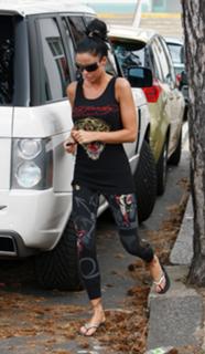 Katie Price feet photo thumbnail