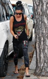 Katie Price feet photo thumbnail