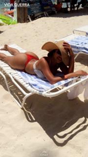 Vida Guerra feet photo thumbnail