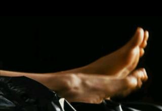 Lucy Liu feet photo thumbnail