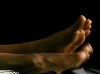 Lucy Liu feet photo thumbnail