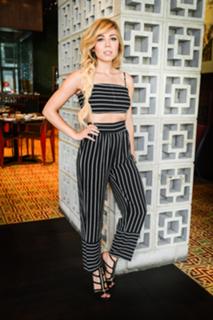 Jennette McCurdy feet photo thumbnail