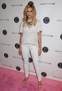Ashley Tisdale feet photo thumbnail