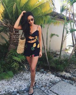 Shay Mitchell feet photo thumbnail