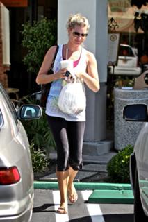 Rebecca Romijn feet photo thumbnail